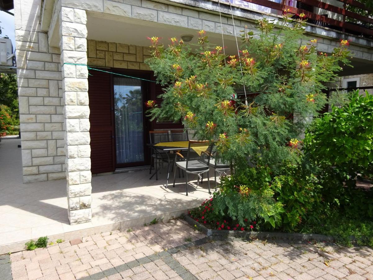 Niko Apartment